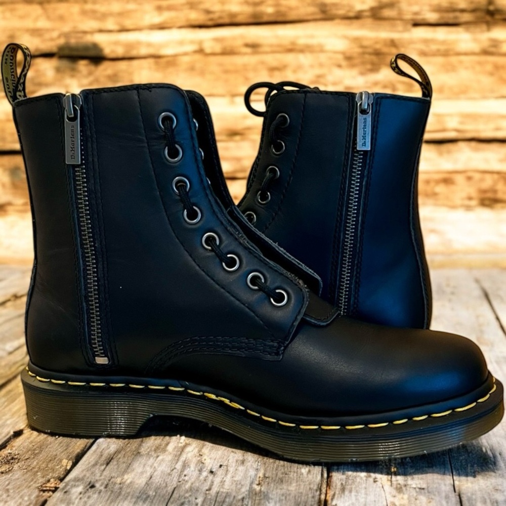 ‼️SOLD‼️Dr. Martens WMS Pascal 1460 Front Zip Acadia Leather 8-eye Black SZ 10